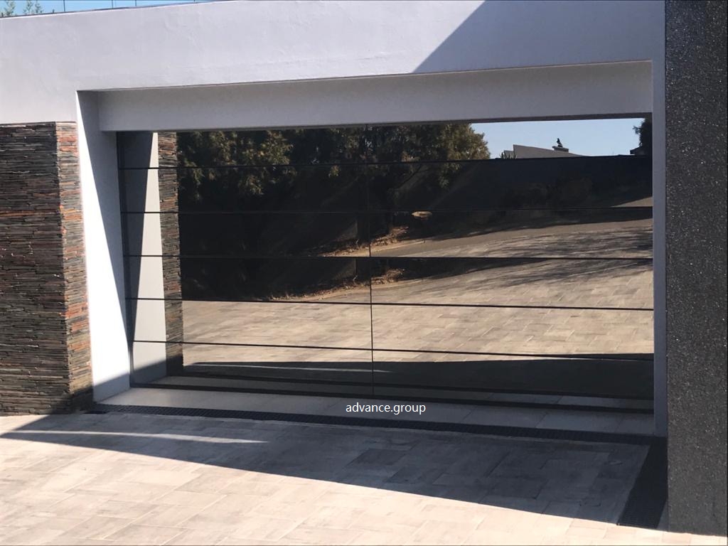 Luxury Frameless Mirror Glass Sectional Overhead Garage Door for Modern Villa