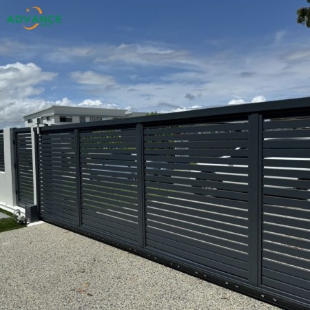 Elegant Aluminum Gates for Modern Architecture 6